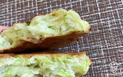 Подавать со сметаной.