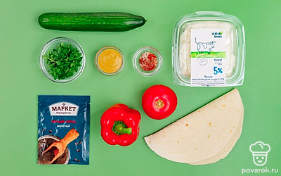 Отмерьте необходимое количество продуктов, удобно расположите их на рабочем столе. Овощи и зелень вымойте, обсушите на бумажных полотенцах. Приготовьте пищевую пленку и ланчбокс.