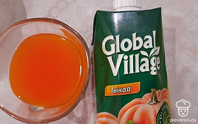 Отмерить тыквенный сок, растопить сливочное масло.