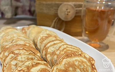 Вот такие шикарные оладушки получаются. Очень нежные и пышные. Вам точно понравится. Можете подать с любимым вареньем и чаем. Приятного аппетита!