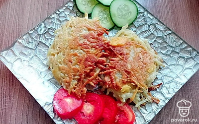 Картофельные оладьи с сыром и соусом — Рецепт с фото