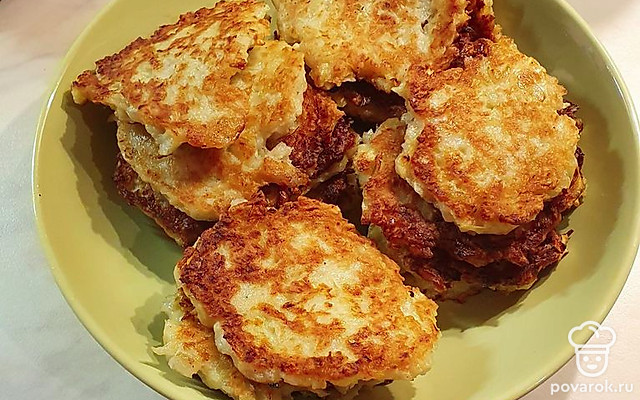 Луковые оладьи со специями — Рецепт с фото