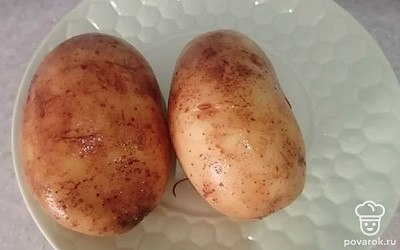 Помойте картофель, очистите.