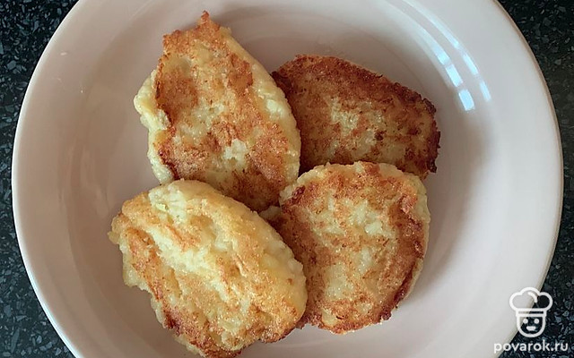 Яблочные оладьи с манкой и лимонным соком — Рецепт с фото