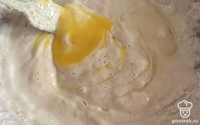 Вбиваем яйцо. Хорошо перемешиваем.