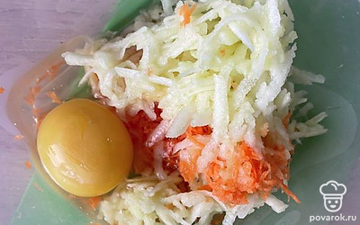 Добавить яйцо.