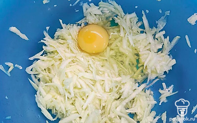 Добавить яйцо.