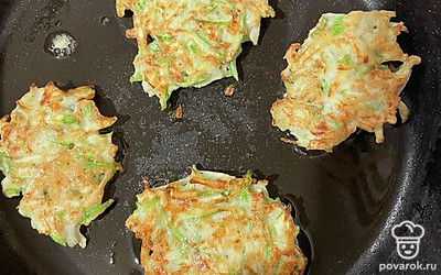 Можно жарить на масле или без масла.