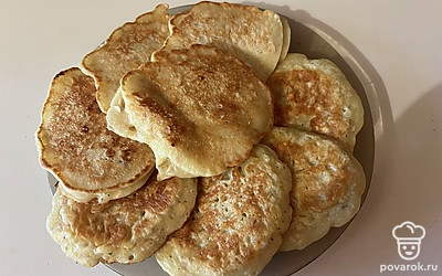 Подавайте к столу со сметаной и горячим чаем. 