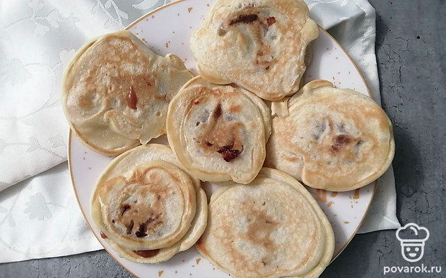 Оладушки с вареной сгущенкой — Рецепт с фото