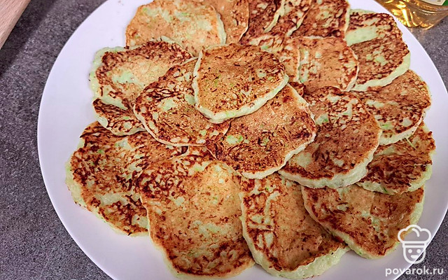 Кабачково-пшеничные оладьи — Рецепт с фото