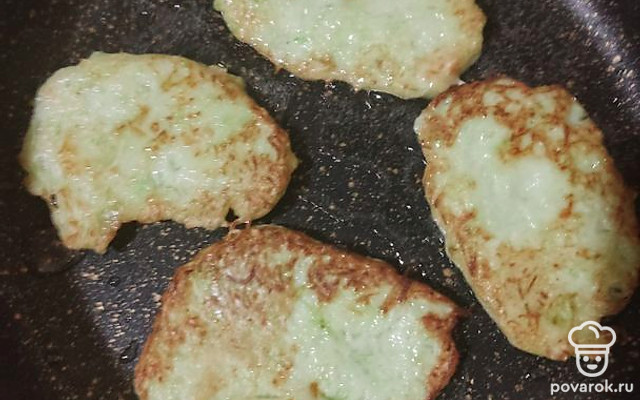 Оладьи из кабачков с чесноком — Рецепт с фото