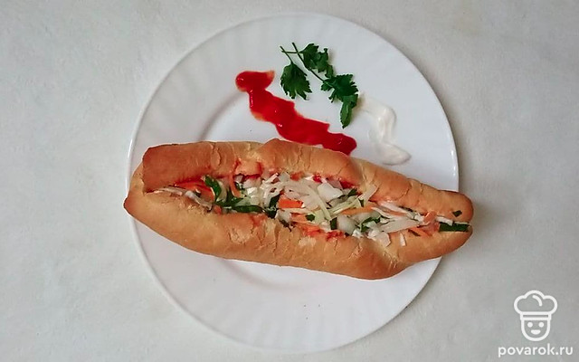 Сытный хот-дог с капустой — Рецепт с фото