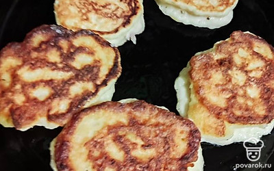 Обжариваем с двух сторон до золотистой корочки.