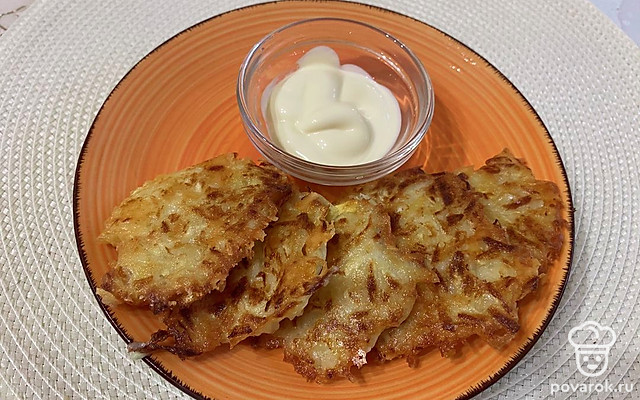 Оладушки из кабачка с чесночком — Рецепт с фото