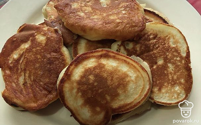 Творожные оладушки с манкой на кокосовом молоке — Рецепт с фото