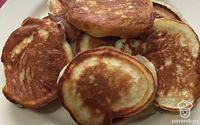 Подавайте оладьи на общем блюде к чаю. Кто вперед схватит, того и одадушек!