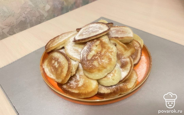 Оладушки на рисовой муке с сахарной пудрой — Рецепт с фото
