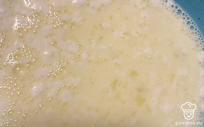 Добавьте разрыхлитель и оставьте на 5 минут.