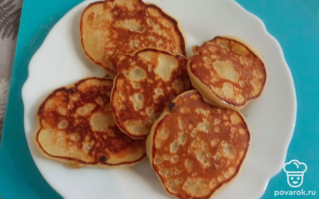 Оладьи с изюмом на завтрак — Рецепт с фото