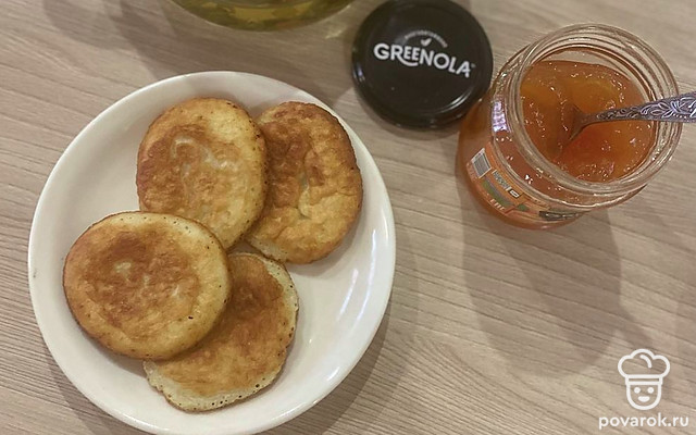 Пышные оладушки с яблоком на кефире — Рецепт с фото