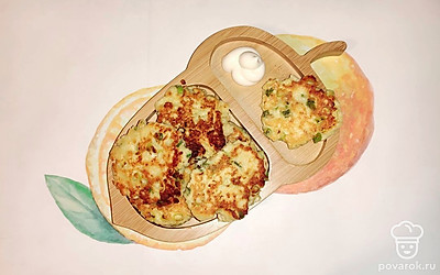 Подать блюдо можно с чесночным соусом.