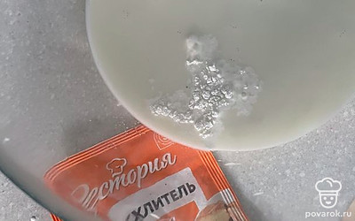 Добавьте разрыхлитель теста для пышности.