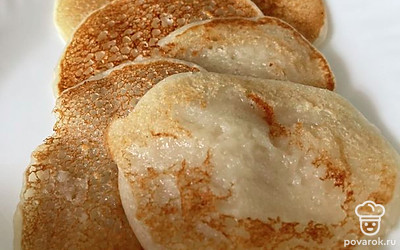 Подавайте с любыми ягодами или сметаной.