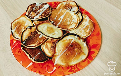 При подаче можно украсить сгущенным молоком.