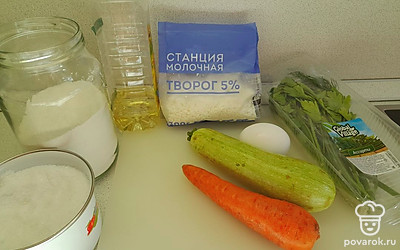 Подготовьте все ингредиенты. Овощи и зелень помойте и просушите.