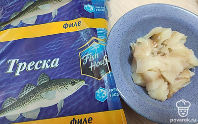 Филе нарежьте некрупными кусочками. 