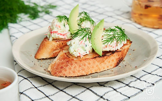 Багет с крабовыми палочками — Рецепт с фото