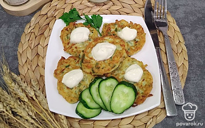 Кабачковые оладьи с творожным сыром и зеленью — Рецепт с фото