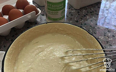 У меня получилось ровно 250 граммов муки. Важно, чтобы тесто не было слишком густым, так как манка разбухает. Вам может потребоваться меньше муки.