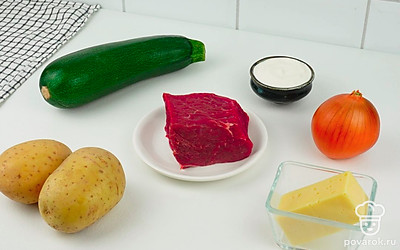 Подготовьте ингредиенты, указанные в рецепте. Разогрейте духовку до 200 °С.