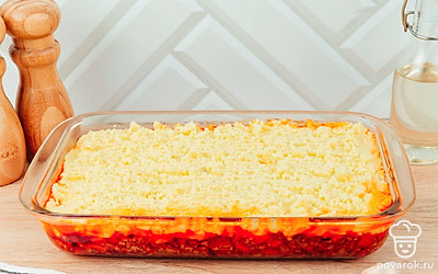 Сверху выложите пюре.