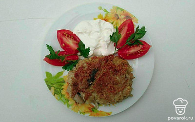 Запеканку при подаче можете дополнить овощной нарезкой или овощным салатом. Однако можно ее подать как самостоятельно блюдо на завтрак или в качестве легкого перекуса.