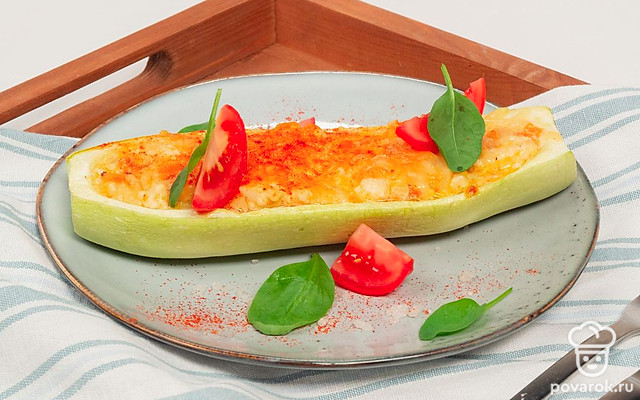 Фаршированные кабачки в духовке с курицей — Рецепт с фото