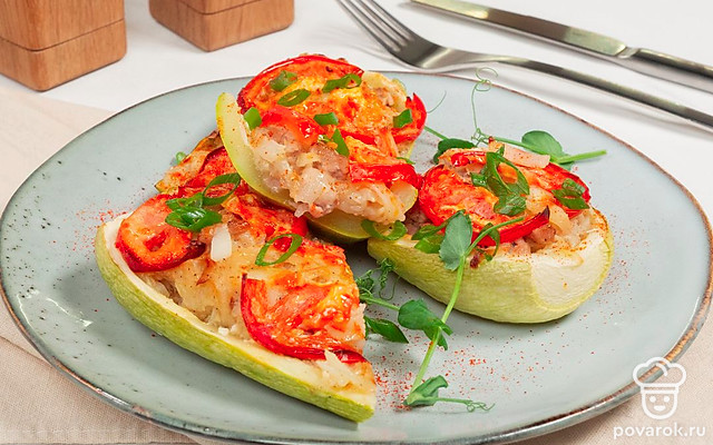Фаршированные кабачки в духовке с говядиной и свининой — Рецепт с фото