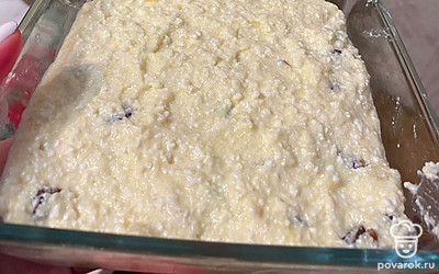 Тщательно размещать, вылить в форму для выпекания, убрать в духовку на 15-20 минут при 180 градусах.