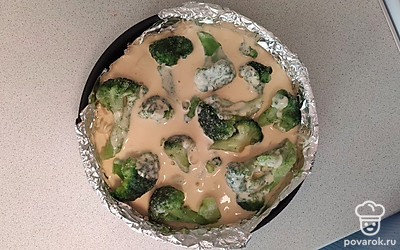 Полить овощи с мясом.