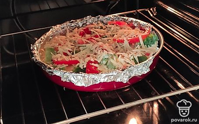 Запекать в духовке 1 час при температуре 180 градусов.