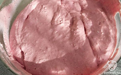 Перебить все погружным блендером до однородного состояния.