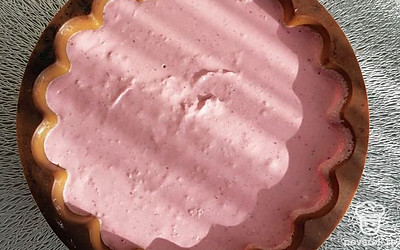 Переложить в форму (у меня силиконовые) и поставить в духовку на 30-40 минут при температуре 180 градусов. После выключения дать остыть в духовке. 