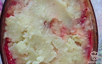 Выложить на лечо оставшееся картофельное пюре.