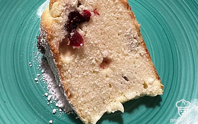 Подаем порционно. Можно полить сгущенкой.