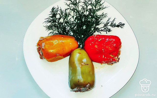 Ароматный фаршированный перец с мясом и рисом — Рецепт с фото
