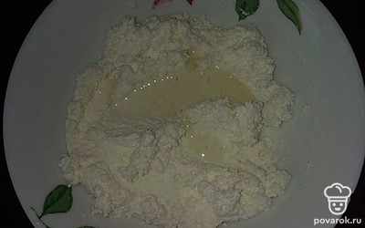 Ввести масло, смешать. 