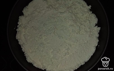 Духовку нагреть до 180 градусов. Когда духовка нагреется, выпекать запеканку минут 45.