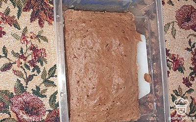 Влить в контейнер и поставить в микроволновку на 5 минут, выбрав самую высокую температуру.